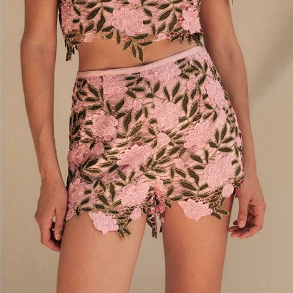 Saylor Morgana Rose Embroidered Shorts size XS